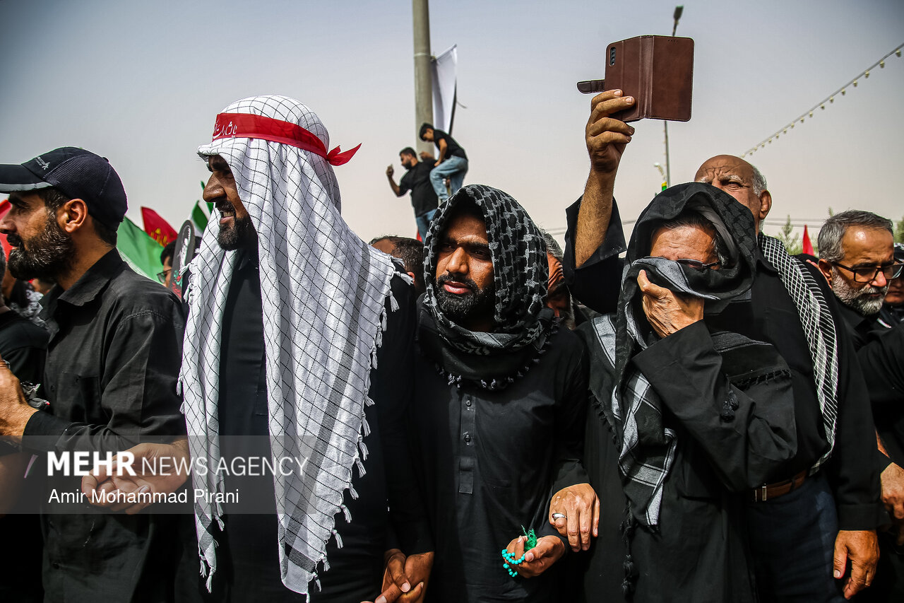 شعار «انتقام انتقام» و «هیهات من الذله» مردم در بلوار پیامبراعظم(ص)قم