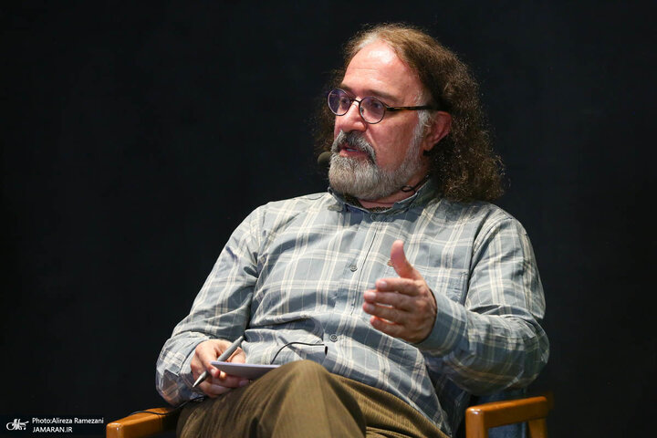 استاد دانشگاه تهران: حسادت نکنید؛ بگذارید یک صداوسیمای خصوصی هم وارد میدان شود/نقش امریکا و اسرائیل در اغتشاشات به جای خود؛نقش خودی ها را فراموش نکنیم