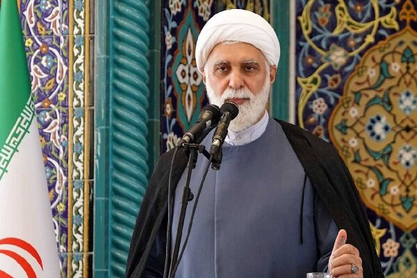 امام جمعه کیش: درآمدهای مالیاتی باید در مناطق کسب شده هزینه شود