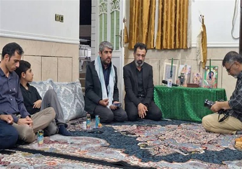 دیدار مدیرکل کانون فارس با خانواده‌های شهدای دانش‌آموز لامرد