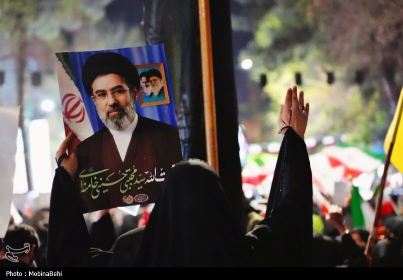 مردم سپری مستحکم و موشکی قوی تر از خیبر/ علاج در وطن است!