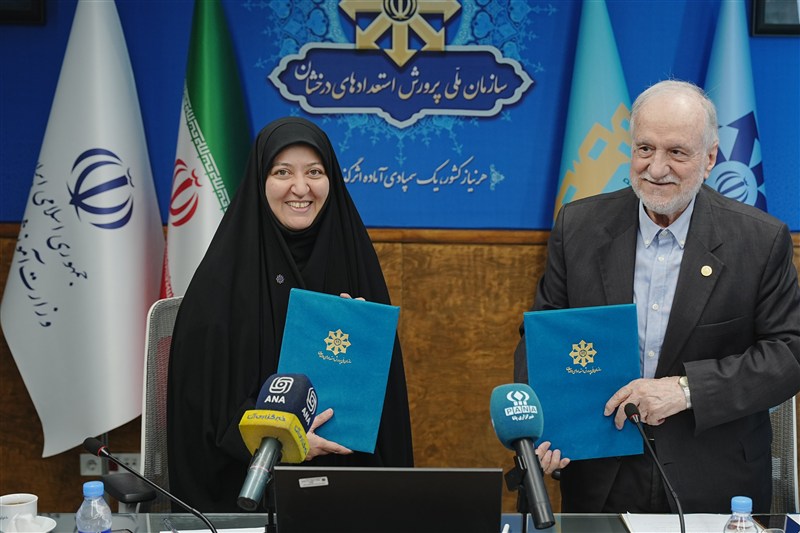 امضای تفاهم‌نامه بنیاد مصطفی و سمپاد برای حمایت از دانش‌آموزان مستعد