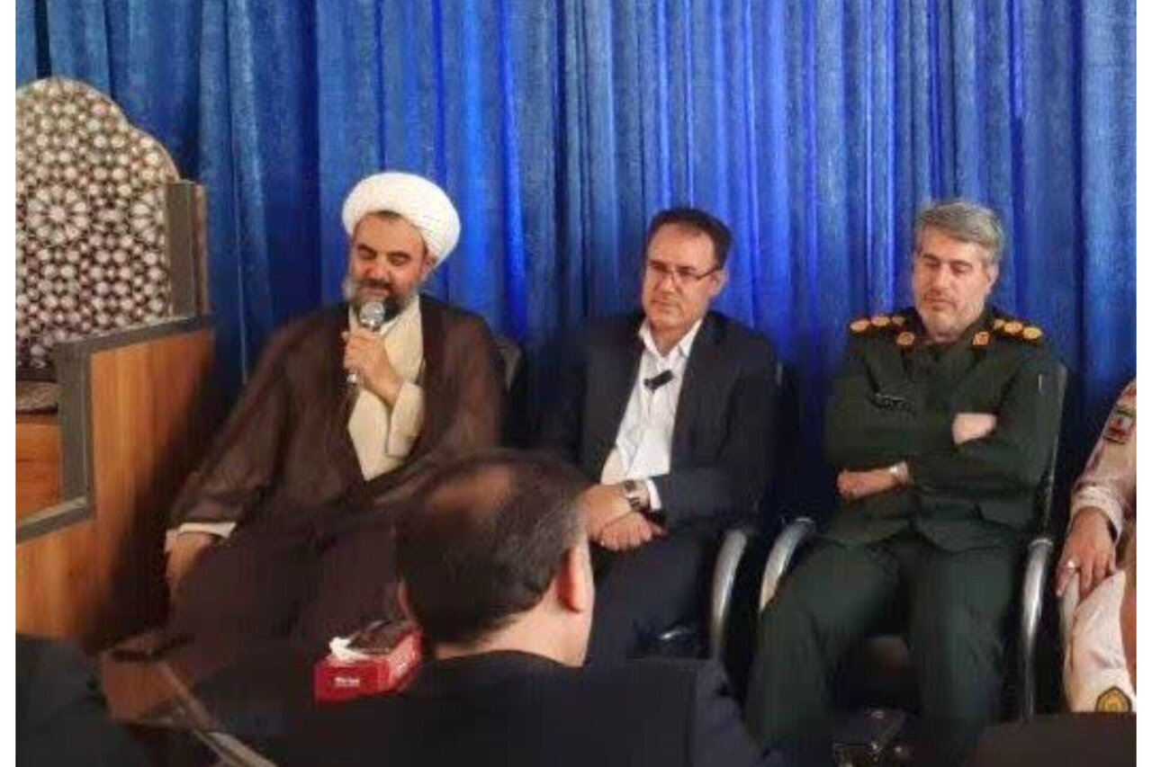 ساده زیستی شهیدان رجایی و باهنر الگوی دولتمردان باشد
