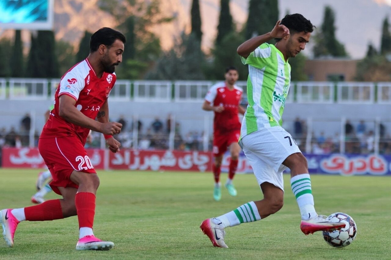 حواشی نیمه اول در ورزشگاه تختی؛حملات خطرناک خیبر و لغو پنالتی پرسپولیس