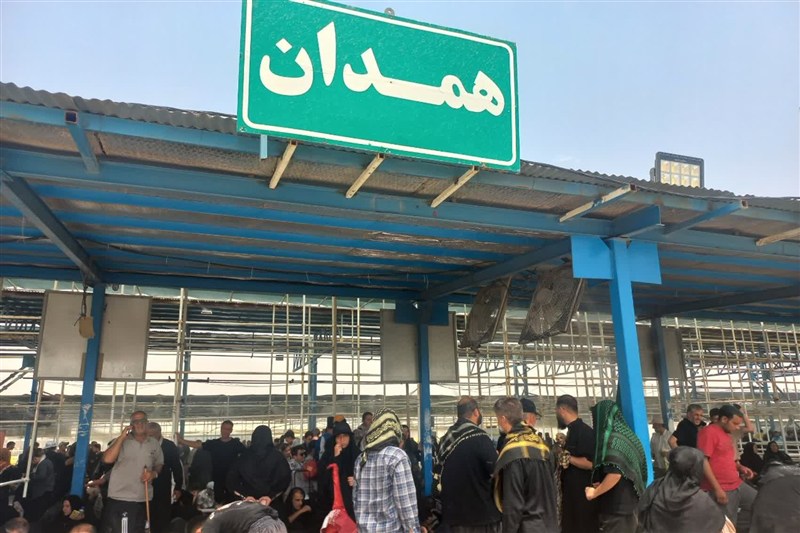 سرگردانی زائران همدانی در پایانه برکت مهران+تصویر