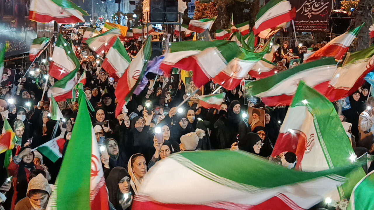 نوشهری ها پای کار انقلاب ایستاده‌اند