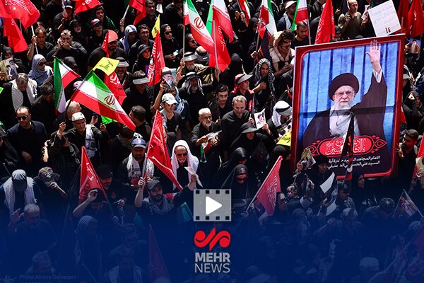شعارهای مردم در حرم مطهر رضوی خطاب به ترامپ جنایتکار