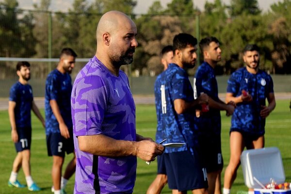 سرمربی جدید استقلال معارفه شد/ یک دستیار رفت و یک مربی اضافه شد