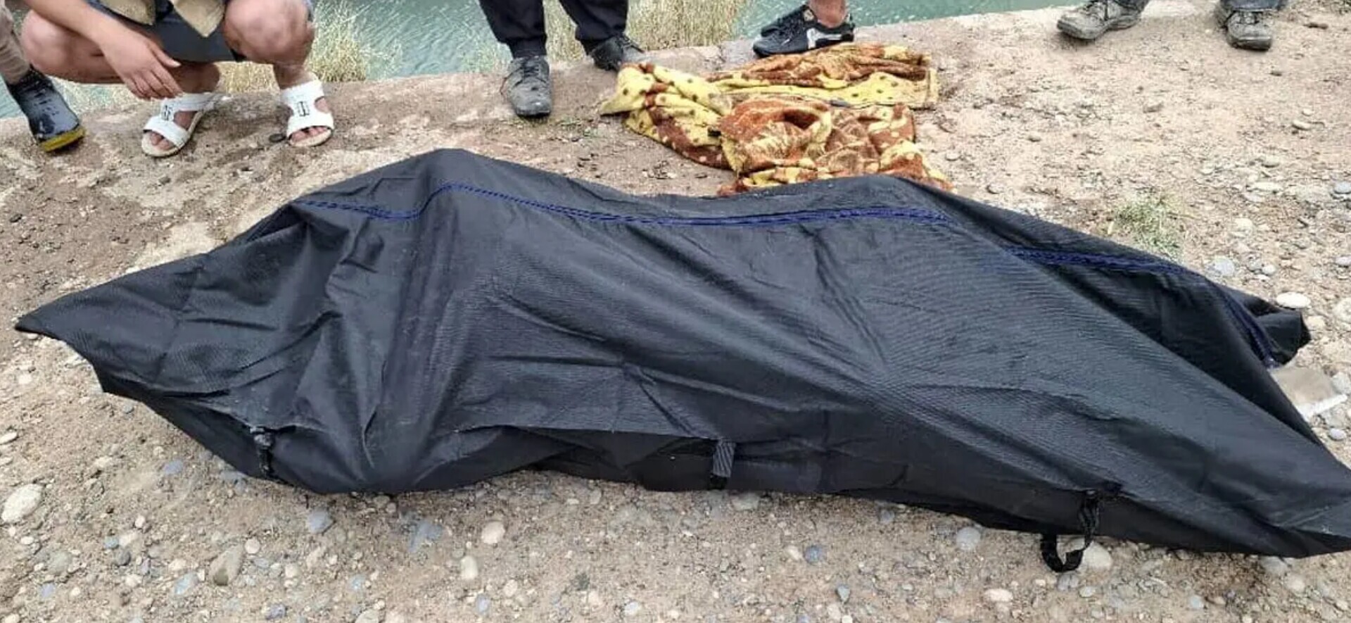 قتل دختر 22 ساله توسط راننده/خانواده ملکا: دخترمان برای دوستش لوکیشن فرستاده بود و رفتار راننده را عجیب اعلام کرده بود/پلیس: مقتول با راننده درگیر شد و توسط او کشته شد/قاتل مسافر علاوه بر سرقت طلاجات دختر جوان، تلفن همراه او را نیز دزدید/تحقیقات در حال انجام است.