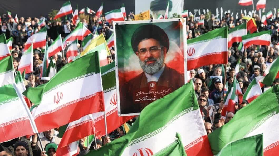 انجمن مفاخر مازندران با رهبر سوم انقلاب بیعت کرد