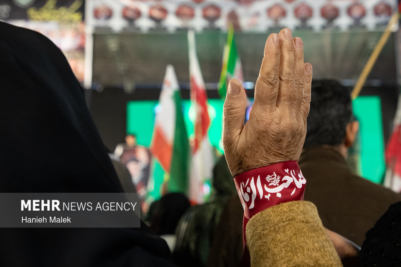 این‌ها چرا می‌خندند؟ چرا نمی‌ترسند؟ کجا را نگاه می‌کنند؟ 