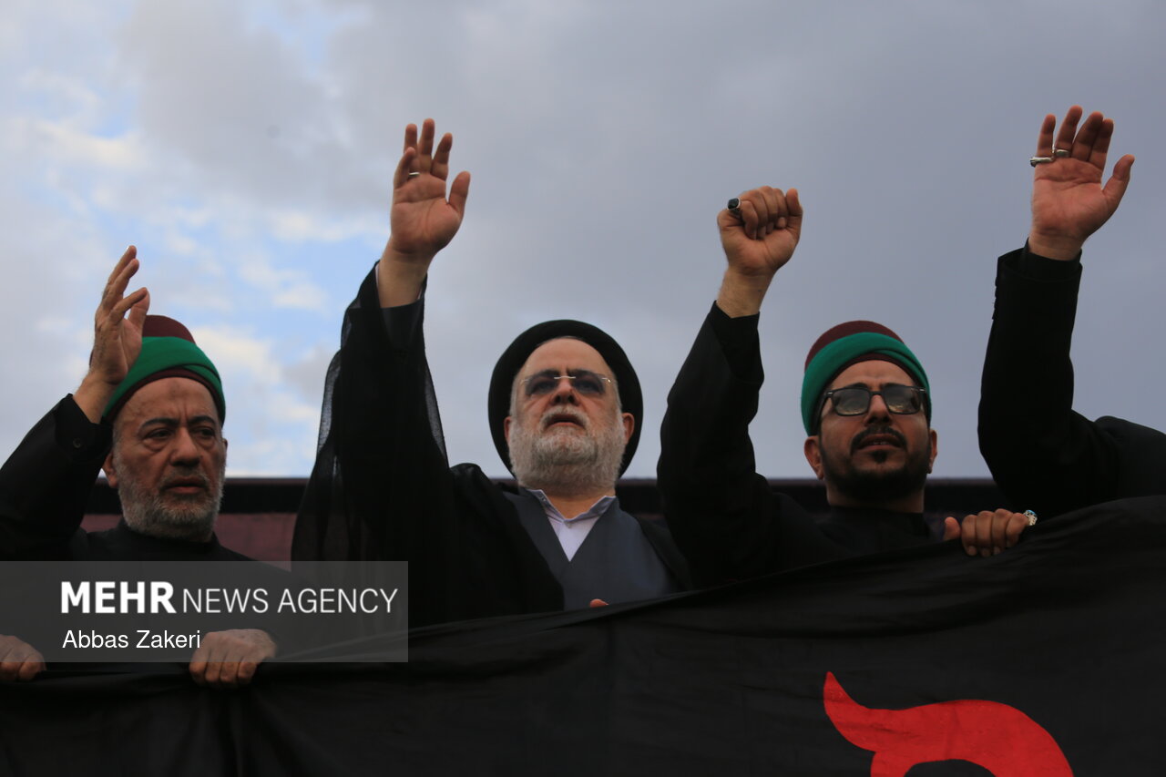 عتبه امام حسین علیه السلام دبستان دخترانه شجره طیبه میناب را می‌سازد