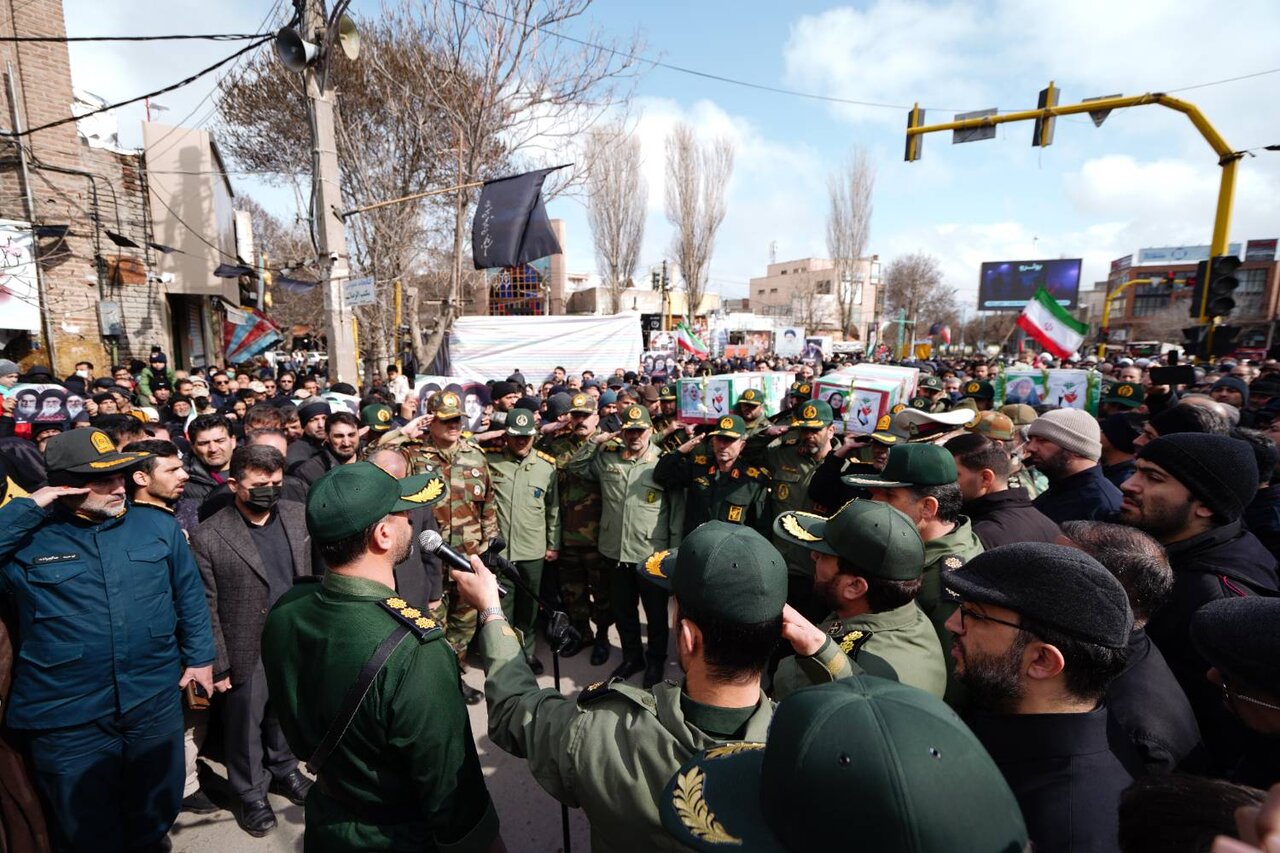 تشییع ۳ پیکر شهیده در اردبیل