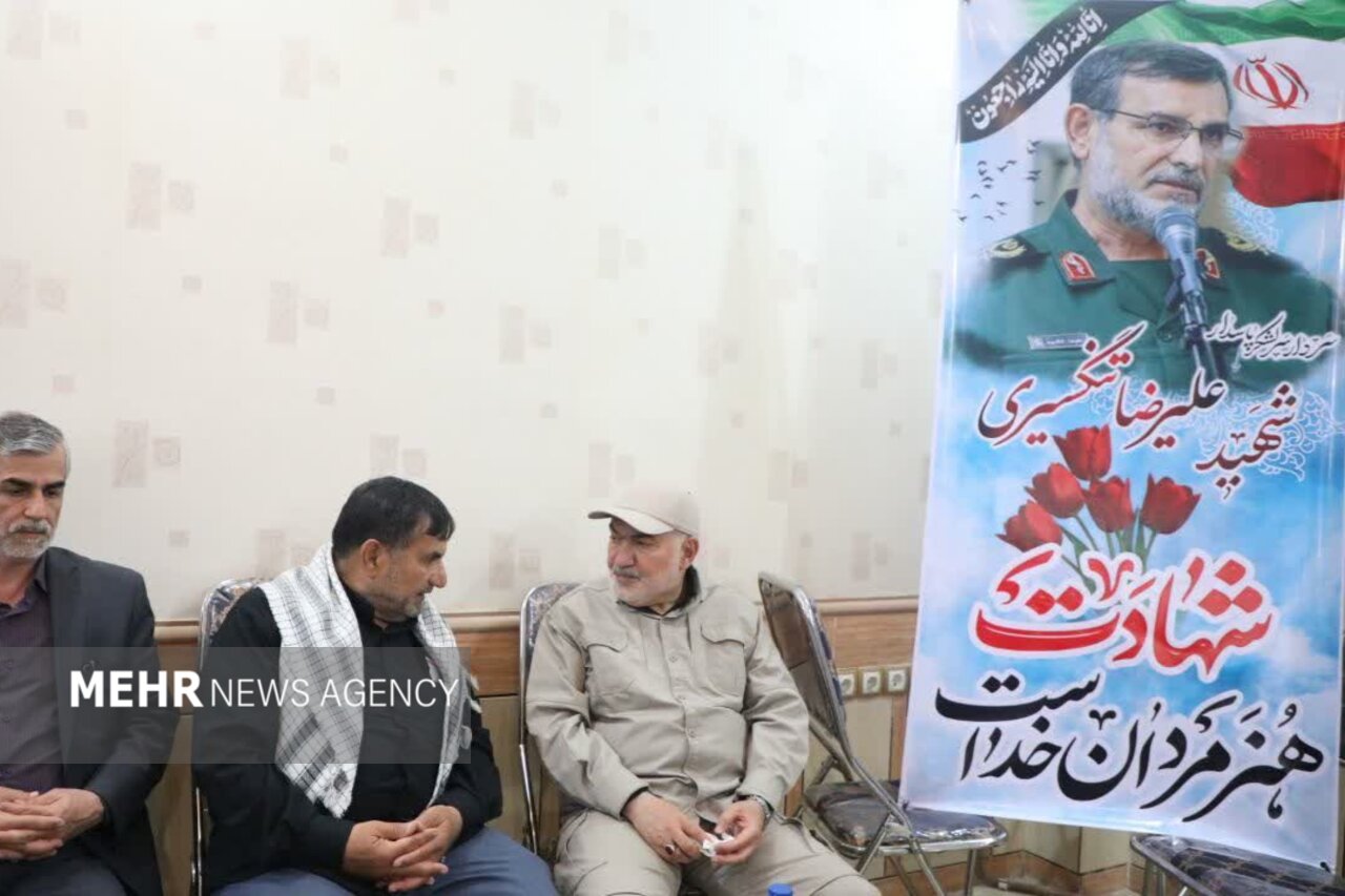 شهید تنگسیری الگوی کامل فرماندهی مردمی و دفاع از ایران بود