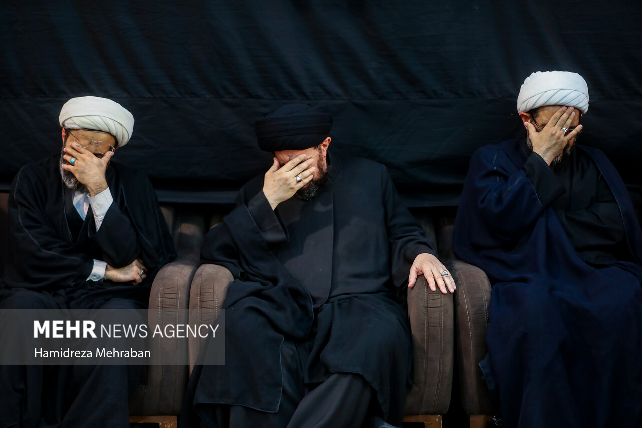 بزرگداشت رهبر شهید انقلاب در حسینیه کربلایی‌های مقیم تهران
