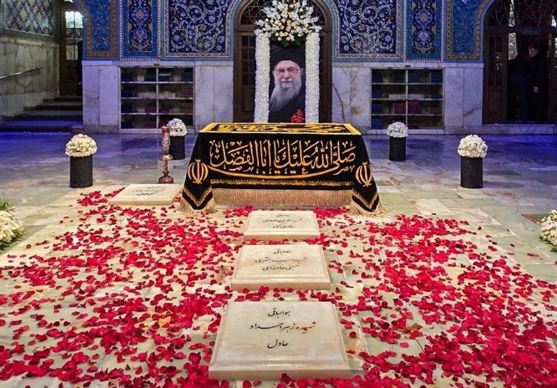 حکم خواندن نماز لیله الدفن برای امام شهید انقلاب چیست؟