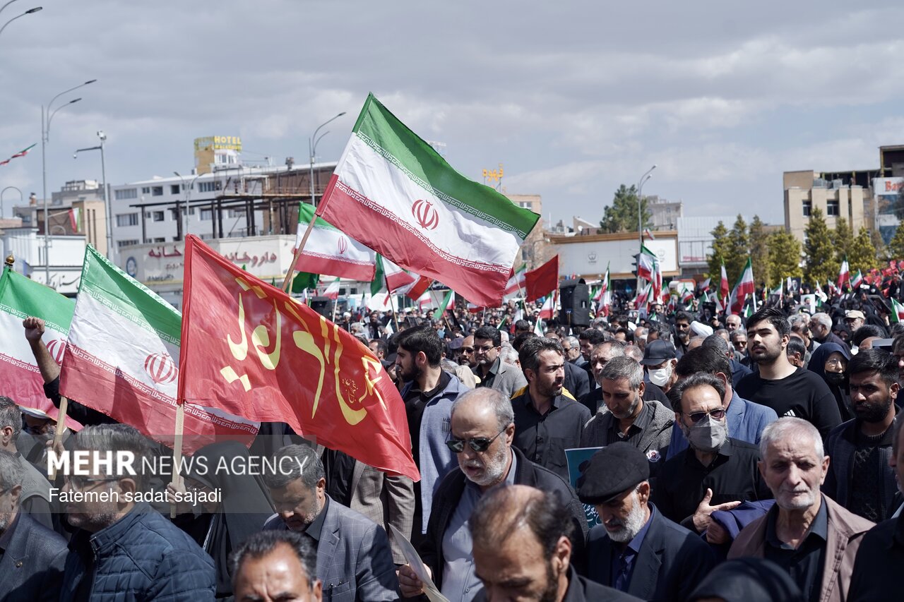 شهادت رهبر معظم انقلاب الگویی از مقاومت برابر زورگویان جهان است