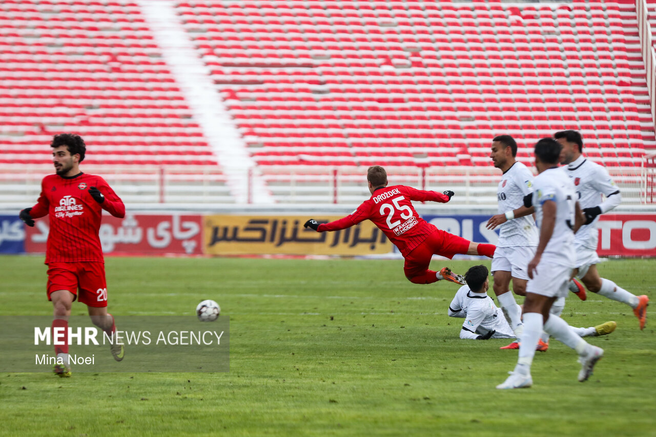 تراکتور در نیمه اول مقابل سپاهان پیروز شد