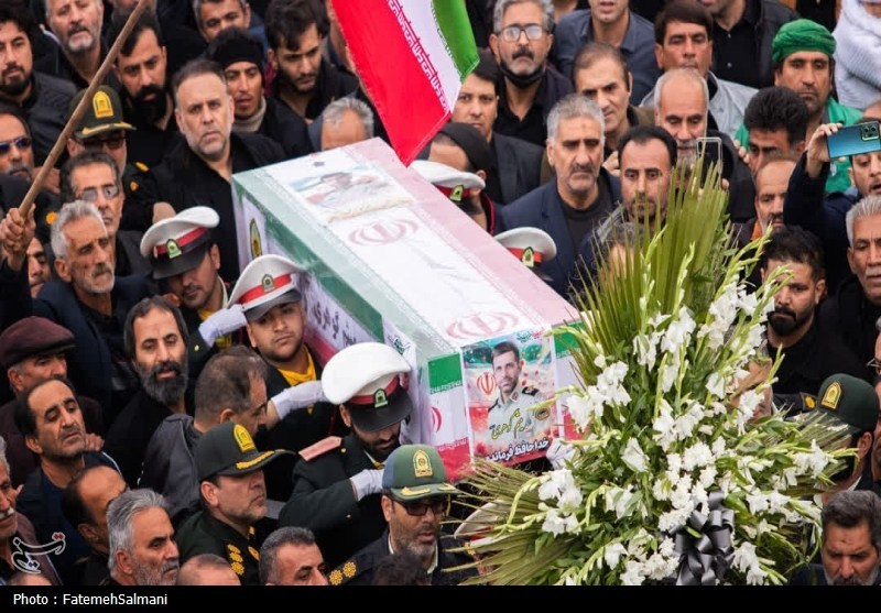 شهدای ما زنده و همراه امام خامنه‌ای در بهشت هستند