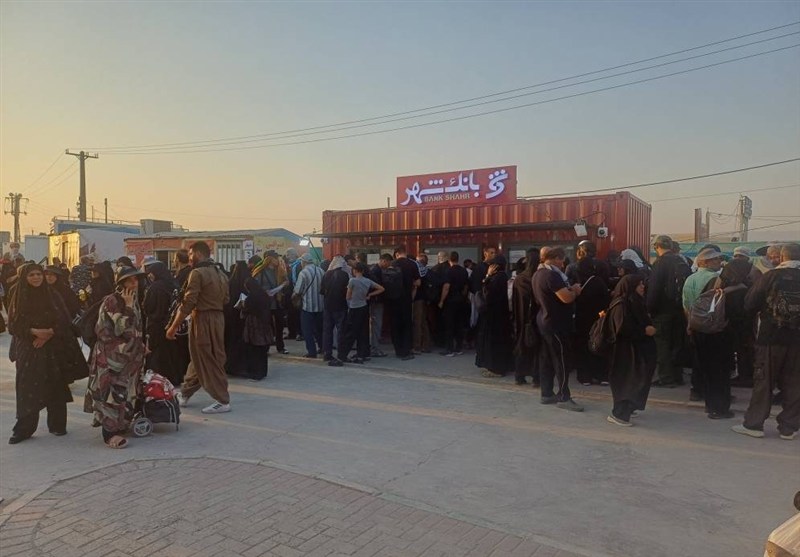 استقبال گسترده زائران اربعین از گیشه خدمات ارزی بانک شهر در مرز مهران