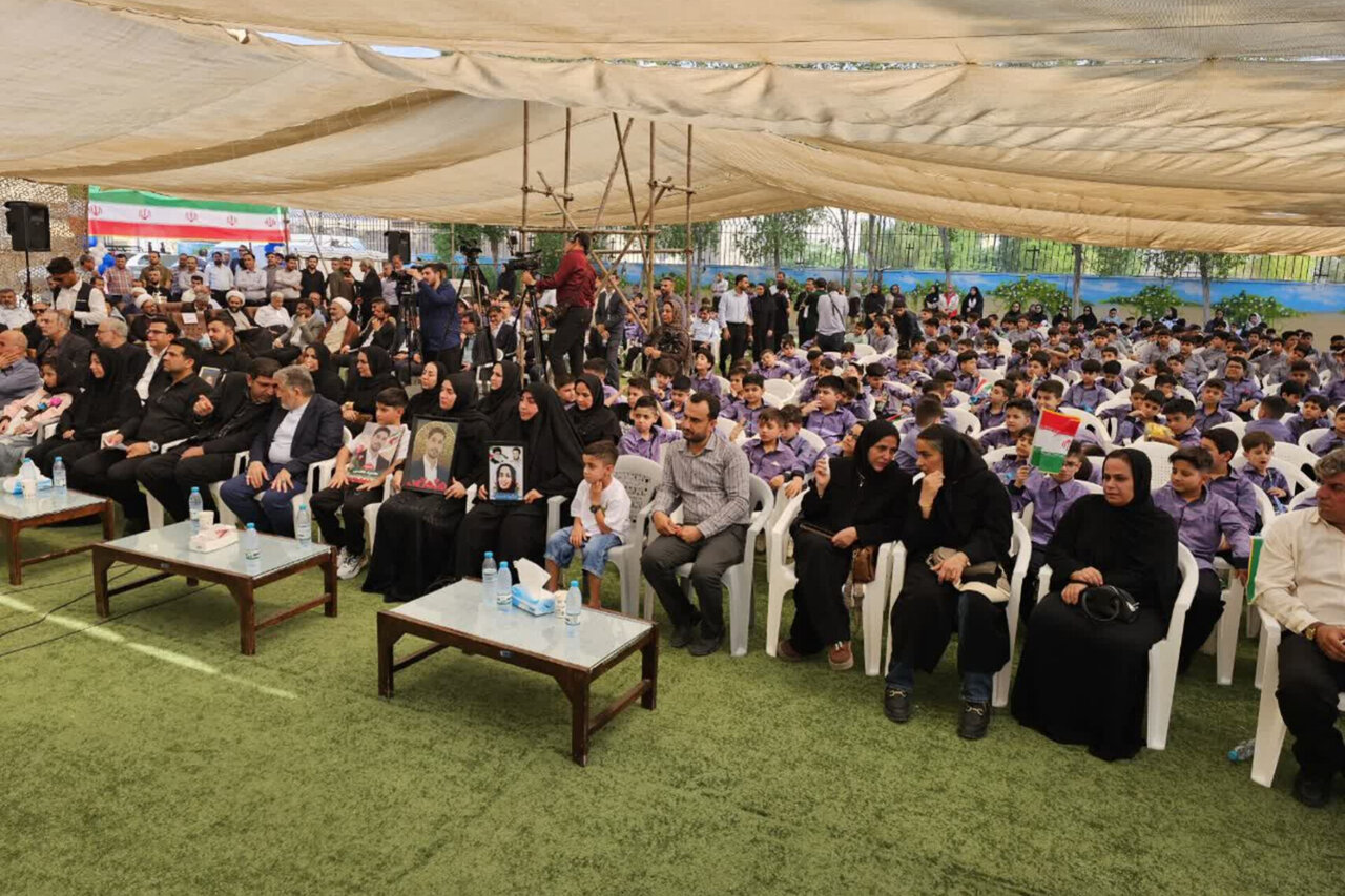 «ایلیا» به مدرسه برگشت؛ آغاز سال تحصیلی در لامرد