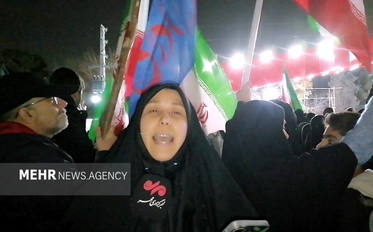 رجز خوانی بانوی اسلامشهری در تجمع خونخواهی رهبر شهید