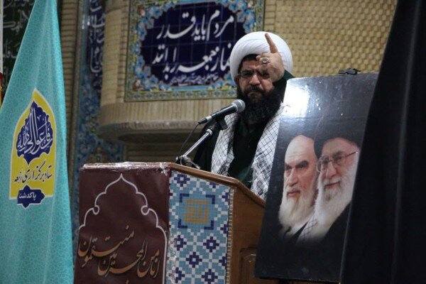 امام جمعه پاکدشت خواستار تشکیل قرارگاه مرکزی اقتصاد کشور شد