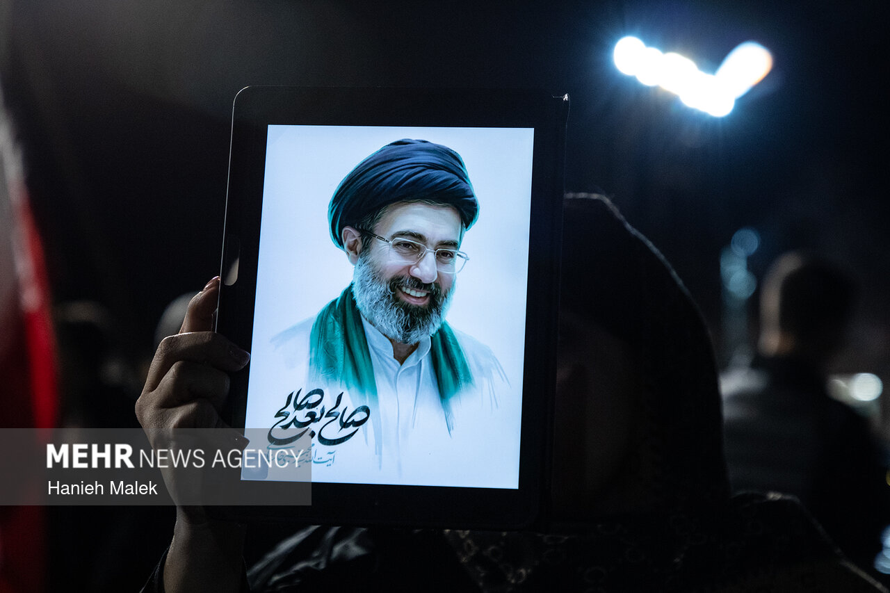 اساتید حوزه علمیه تهران با رهبر انقلاب بیعت کردند
