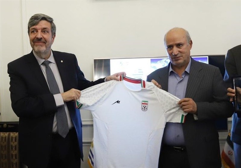 حضور مسئولان فدراسیون فوتبال در سفارت اروگوئه