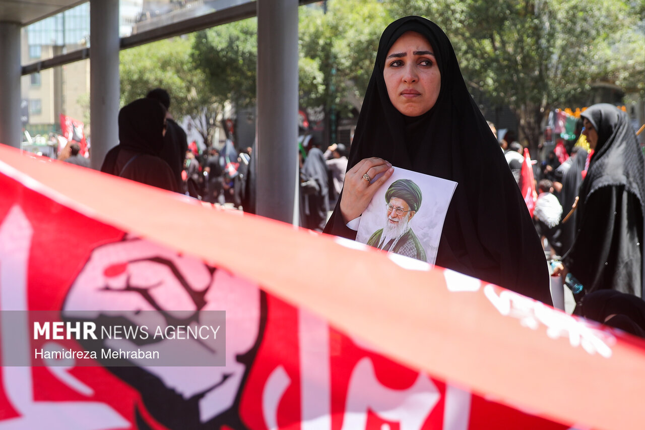 تشییع پیکر رهبر شهید انقلاب در مشهد - ۳