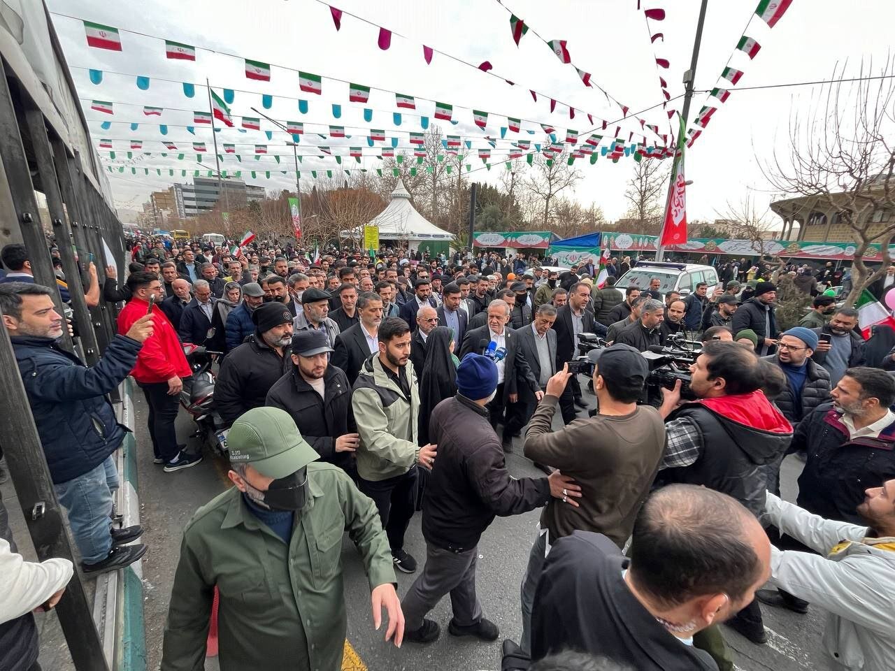 حضور پزشکیان در خروش میلیونی ملت ایران در روز جهانی قدس+فیلم