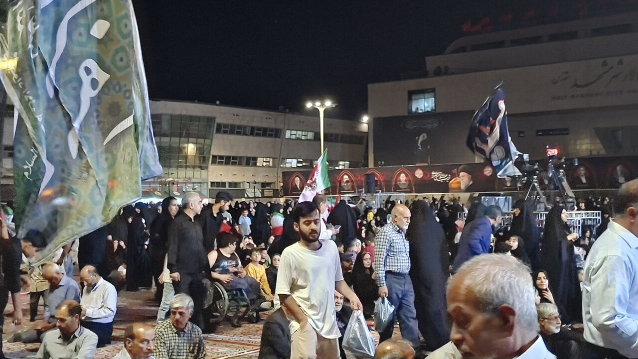 حال و هوای عرصه میدان شهدای مشهد قبل از مراسم اربعین تدفین رهبر شهید