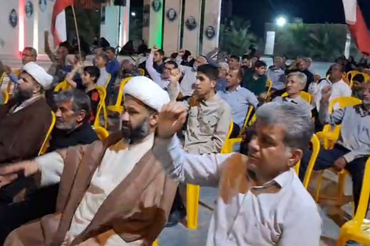 اجتماع مردم انقلابی آبدان در شب ۲۲۵