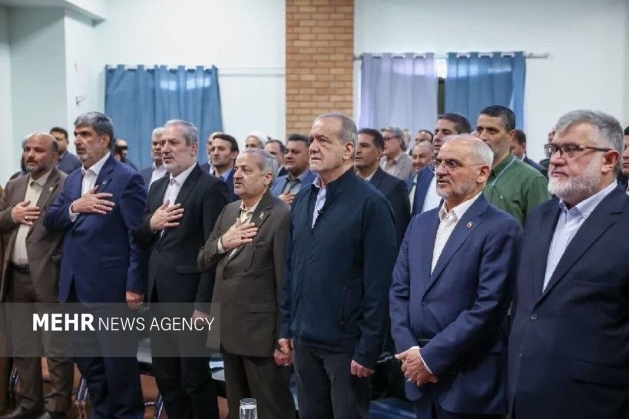 پزشکیان: با دعوا و تغییر افراد مشکلات اساسی حل نمی‌شود