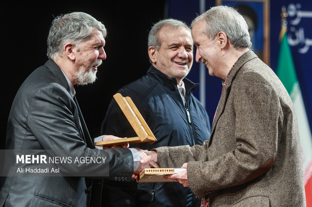 مراسم اختتامیه چهل و سومین دوره جایزه کتاب سال جمهوری اسلامی ایران