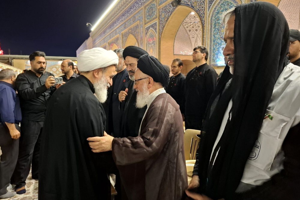 مراسم بزرگداشت قائد شهید امت در حرم امام علی (ع)