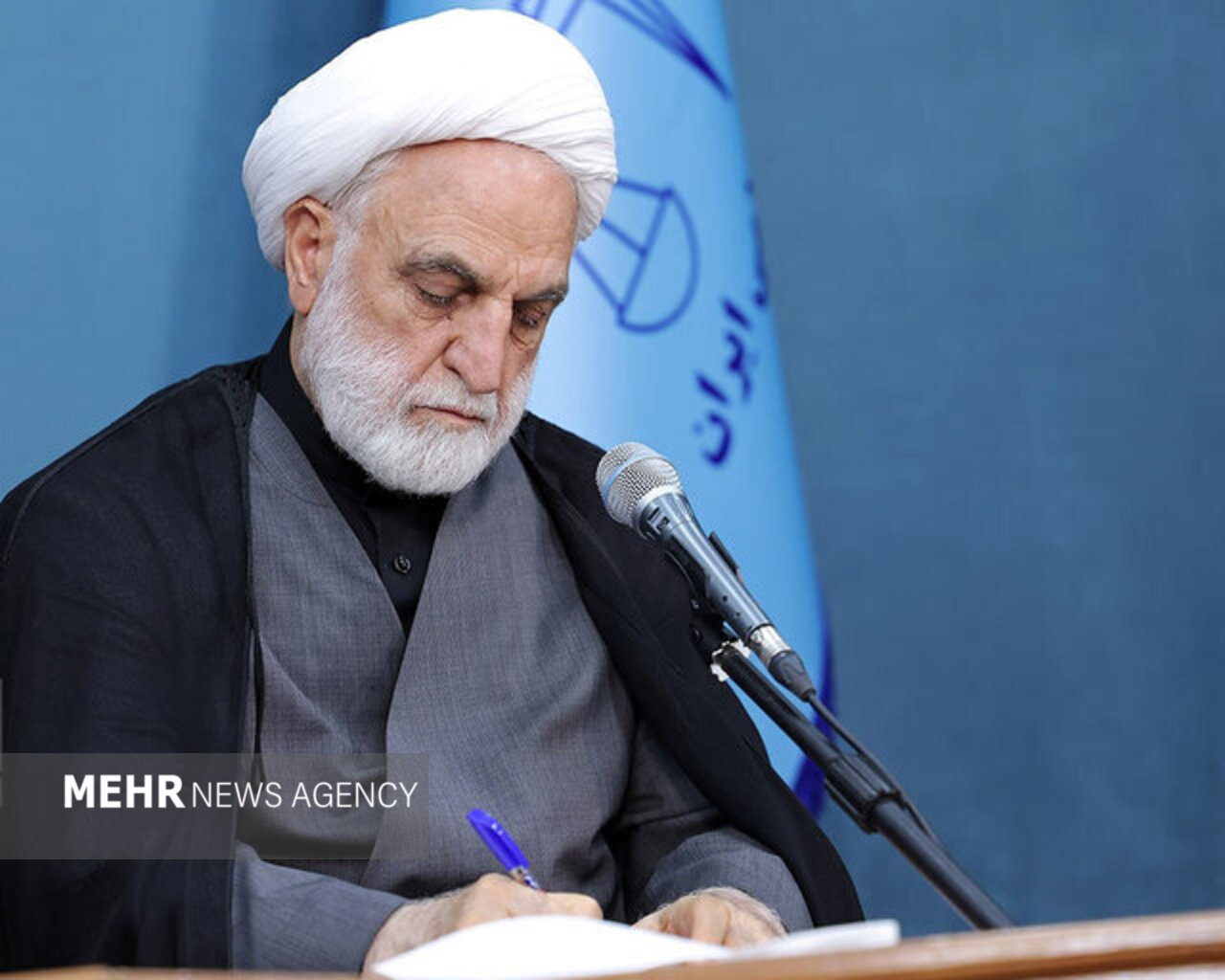 روز ارتش یادآور جان فشانی ها و رشادت‌های دلیرمردان ارتشی است