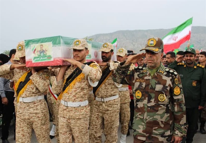 پیکر شهید مدافع روشنایی در کوه‌چنار تشییع شد