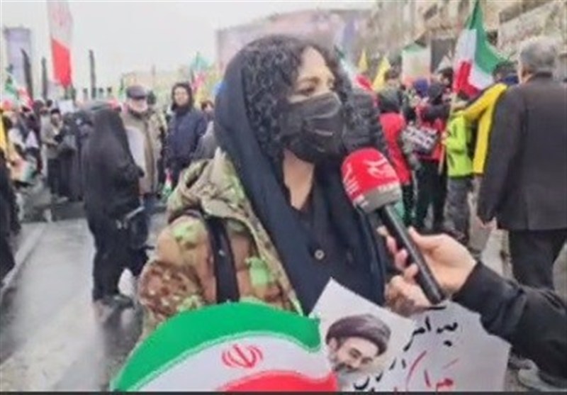 دختر جوان ایرانی در راهپیمایی قدس: رهبر شهید ما پناهگاه نرفت