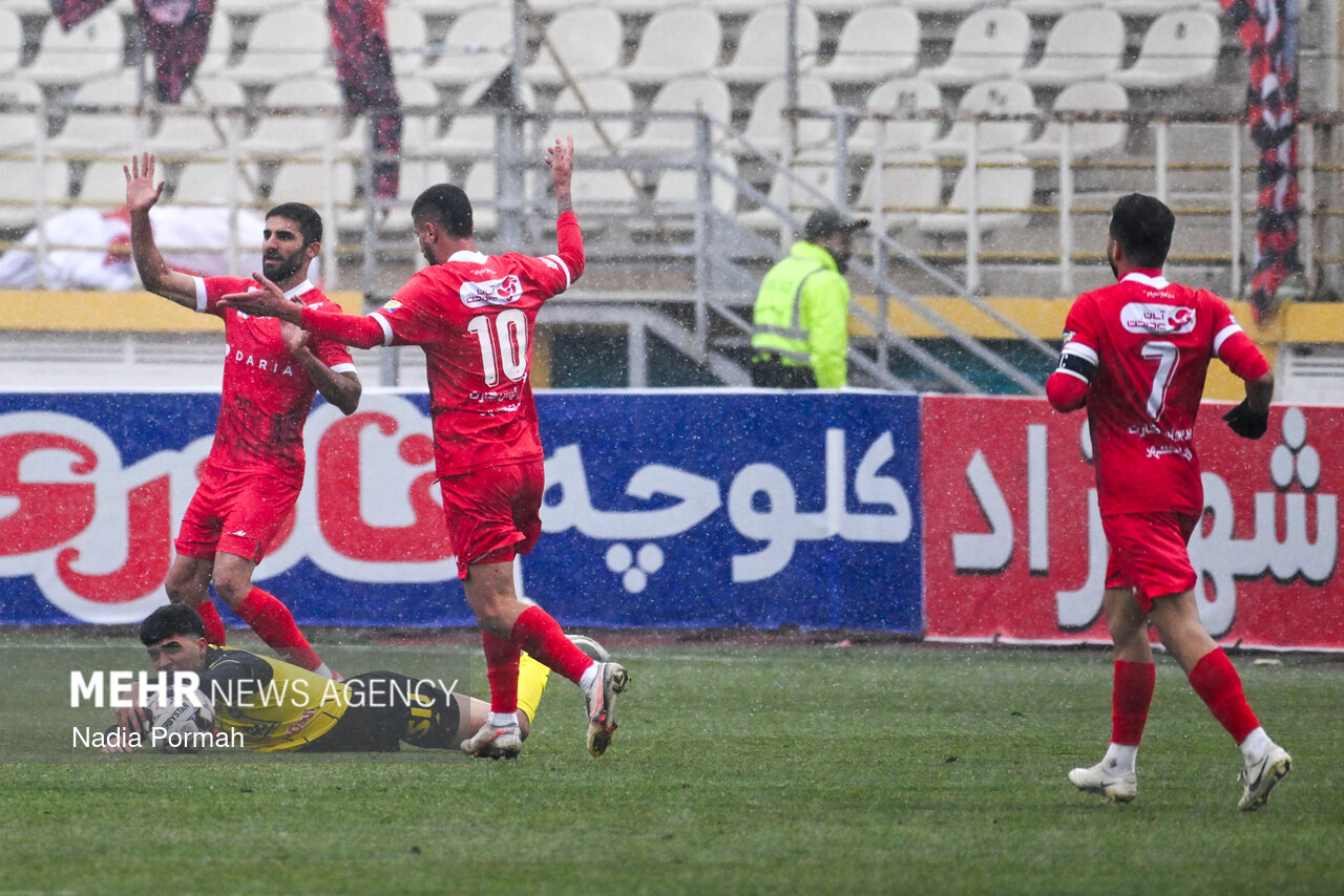 فرصت طلایی پرسپولیس برای فرار از بحران/ ملوان و گل گهر به دنبال برد هستند