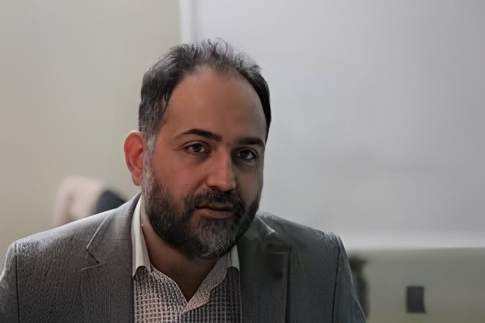 ادبیات برای مدیران رای دادن نیست/ برچسب انقلابی مشکل مخاطب نیست