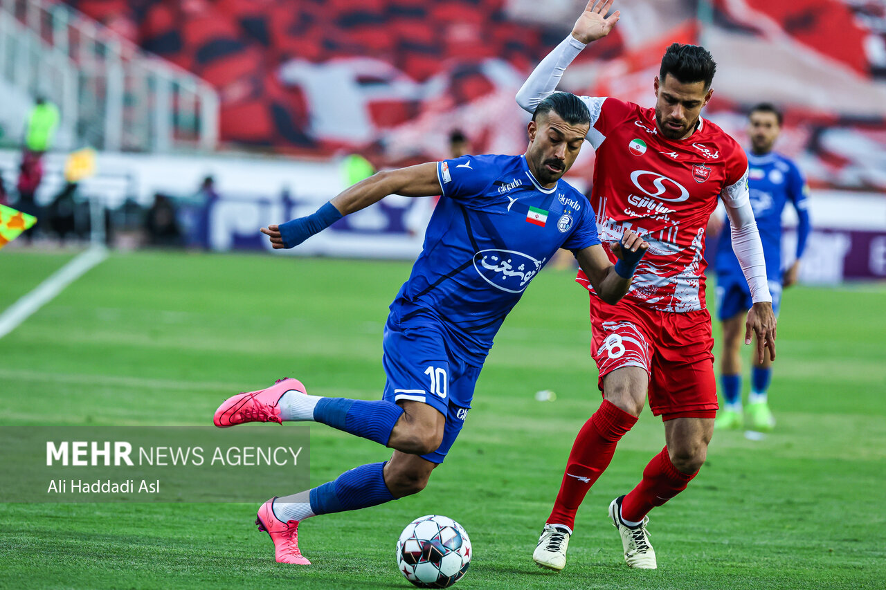 نگاهی به خریدهای جدید استقلال و  پرسپولیس/ کدام بازیکنان جدا شدند؟