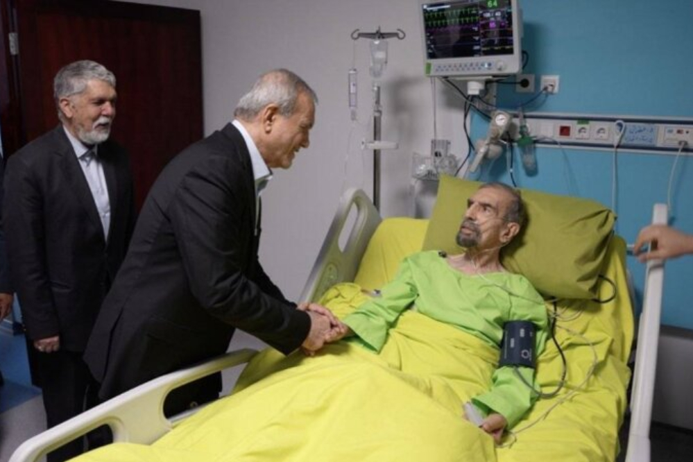عیادت پزشکیان از موسوی گرمارودی در آستانه روز شعر و ادب فارسی