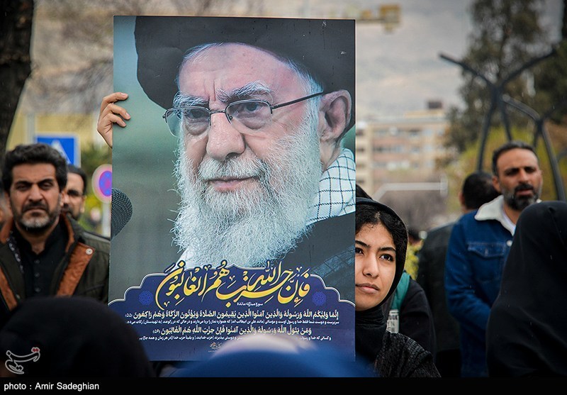 پرچم هدایت رهبر انقلاب بر زمین نمی‌افتد