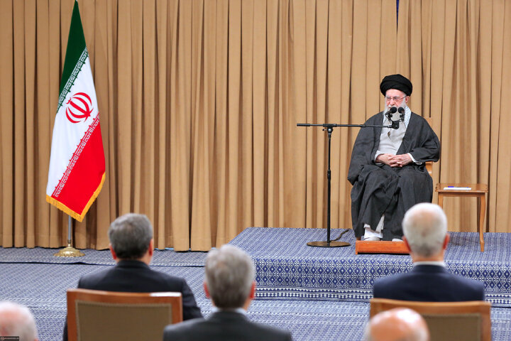 هشدار صریح رهبر انقلاب به آمریکا: اگر جنگی راه بیاندازید، جنگ منطقه‌ای خواهد بود/ ۱۲ بهمن، یک روز استثنایی و تاریخ ساز است