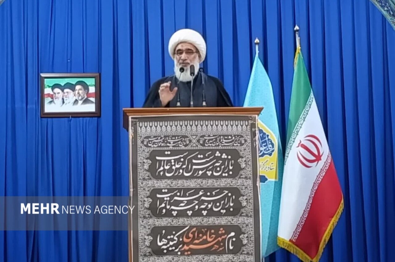 امام جمعه بوشهر: مسئولان در برابر دشمن نباید کوتاه بیایند