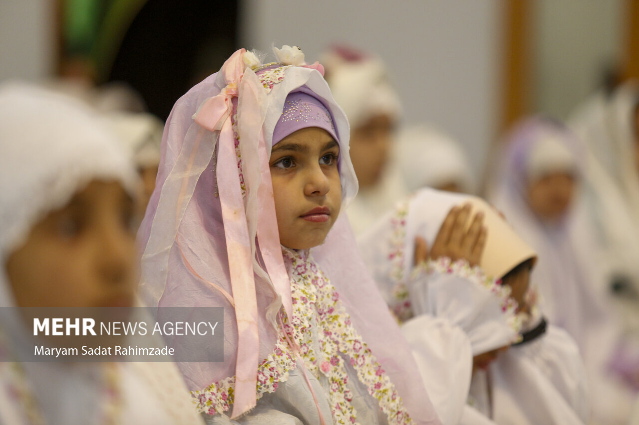 جشن تکلیف 1200 دانش آموز دختر در شیروان برگزار شد