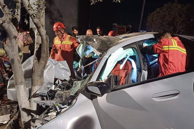 تصادف مرگبار BMW در اتوبان همت/ 2 دختر و یک پسر جوان جان باختند