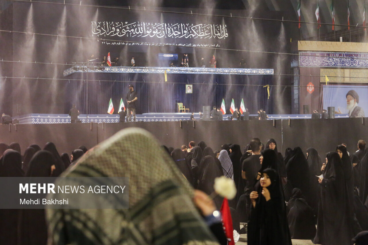 المنار: سیل جمعیت در مصلای تهران حاضر شده است