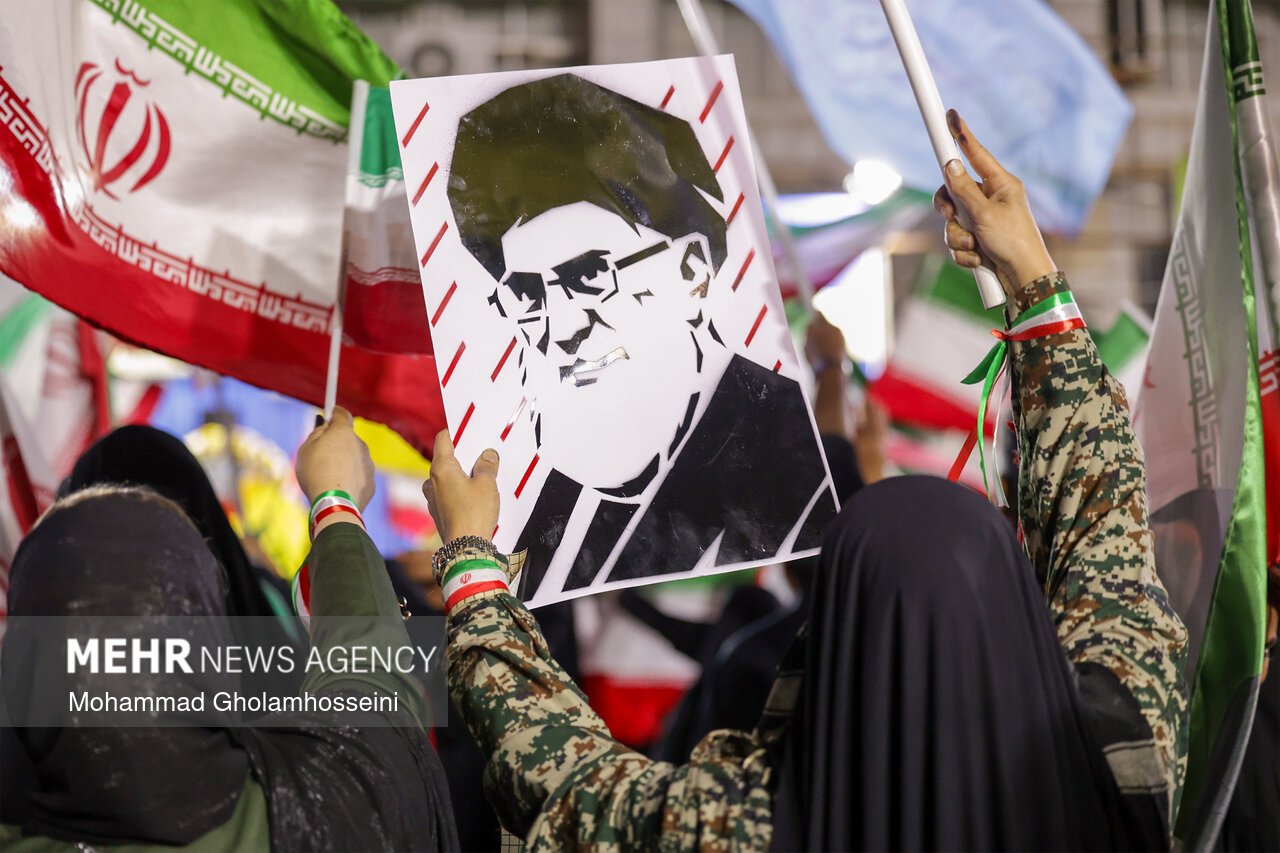 همخوانی سرود ملی ایران در ملارد؛ طنین «سنگر خیابان» در موج ۶۵